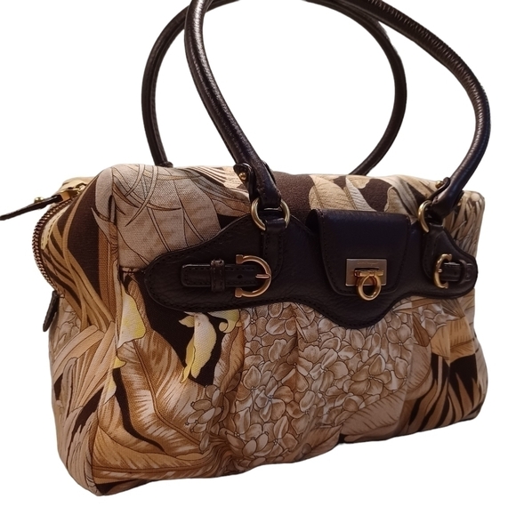 AUTH! SALVATORE FERRAGAMO Batik canvas print shoulder bag - Picture 2 of 13